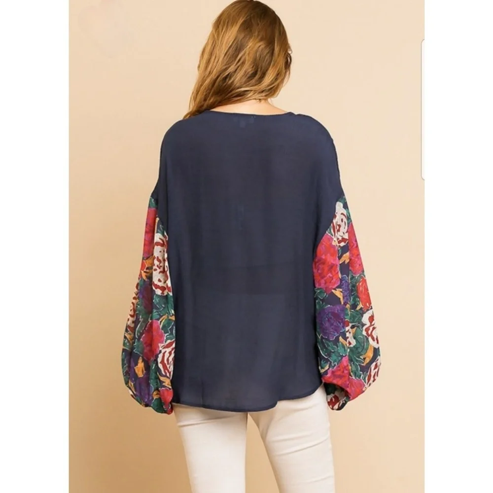 2FOR$30 - NWT Umgee Floral Balloon Sleeve Crossbody VNeck Top, Size Small - Picture 4 of 4